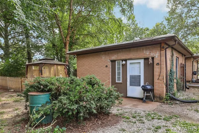 $187,500 | 14 Dell Avenue, East Alton, IL 62024