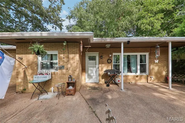 $187,500 | 14 Dell Avenue, East Alton, IL 62024