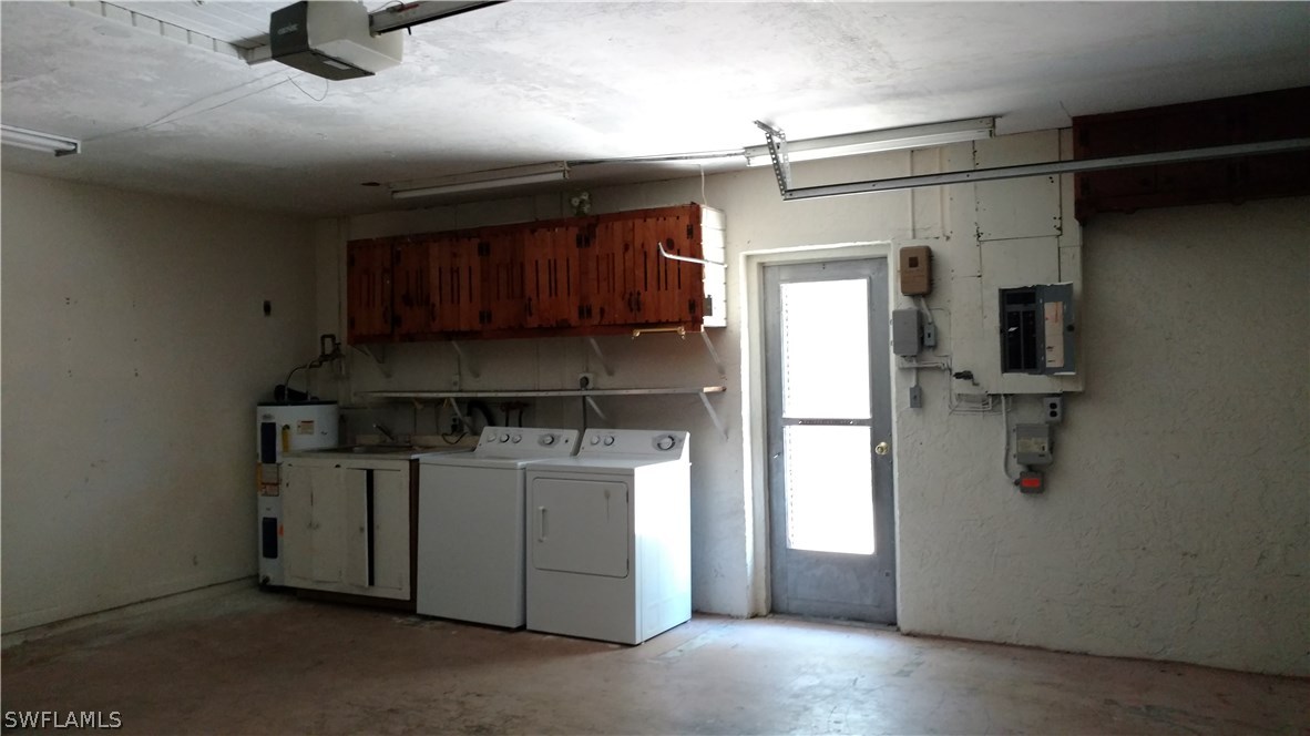 7550 Garry Road Fort Myers, FL 33967 - Photo 19 of 23 a utility room with dryer and washer