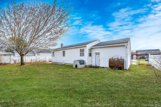 a view of a house with a big yard