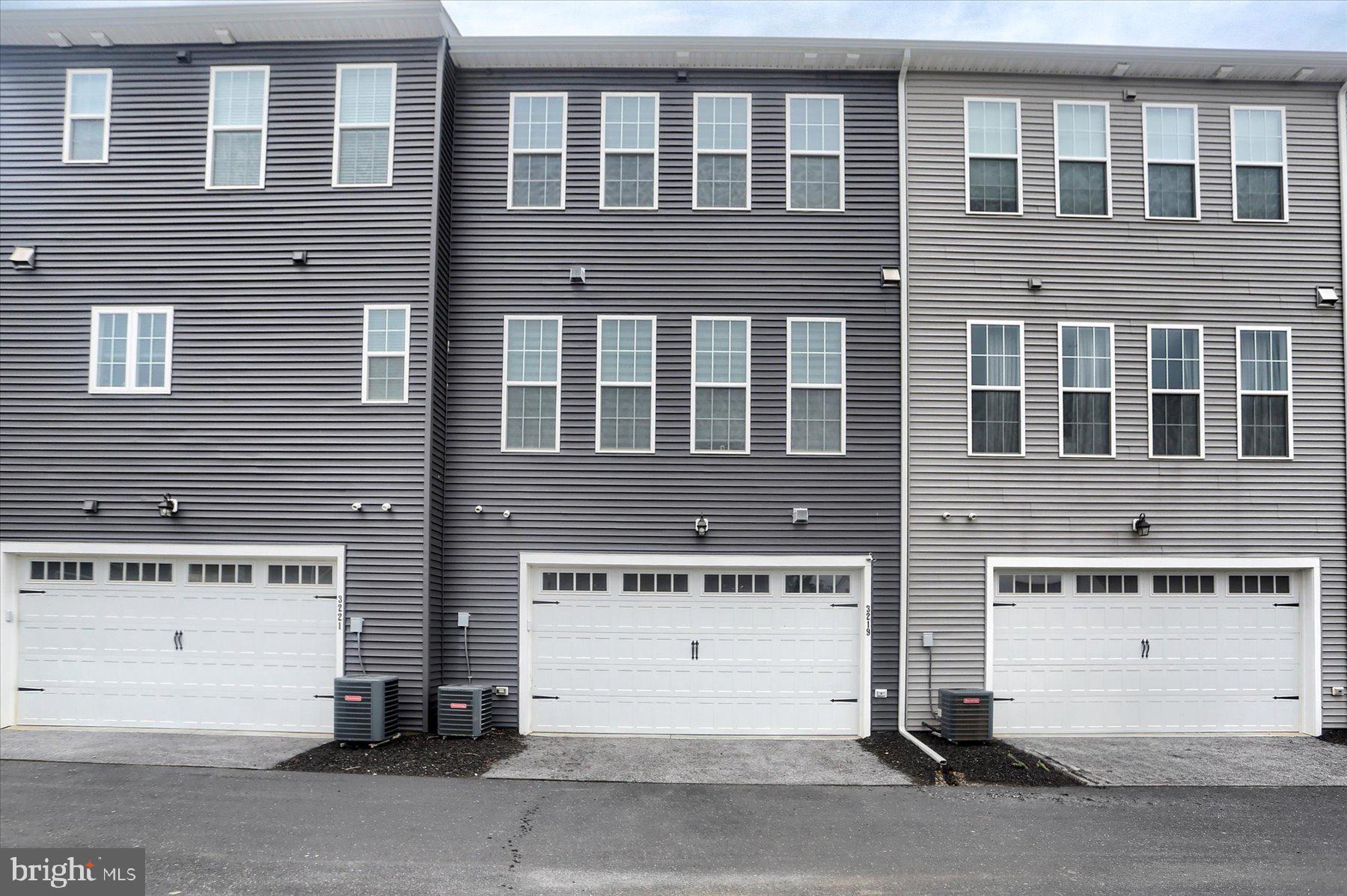 3219 Wayland Road Mechanicsburg, PA 17055 - Photo 33 of 38 a front view of a building