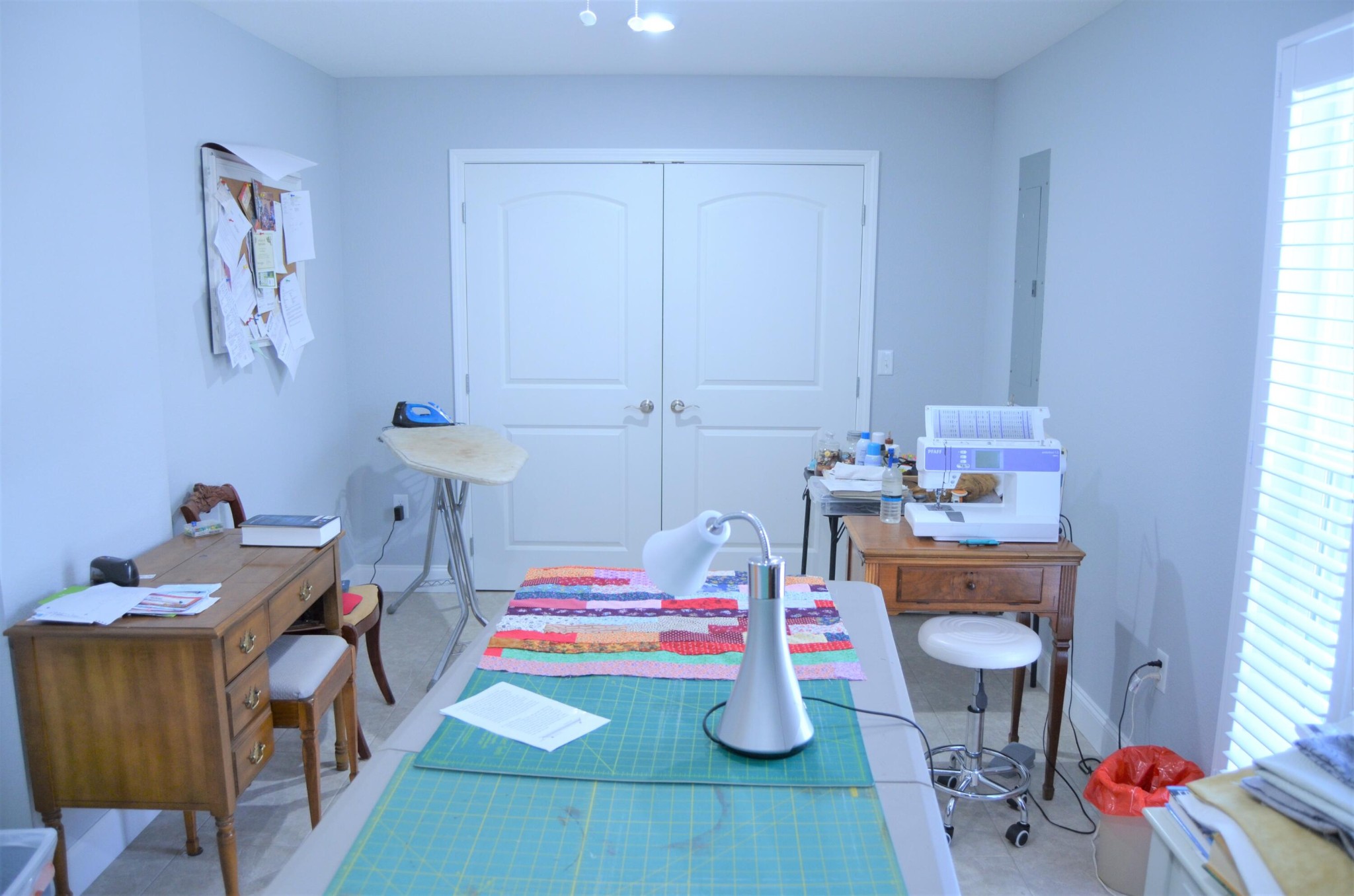 1039 Plateau Road Crossville, TN 38571 - Photo 26 of 40 a room with furniture a rug toys and a window