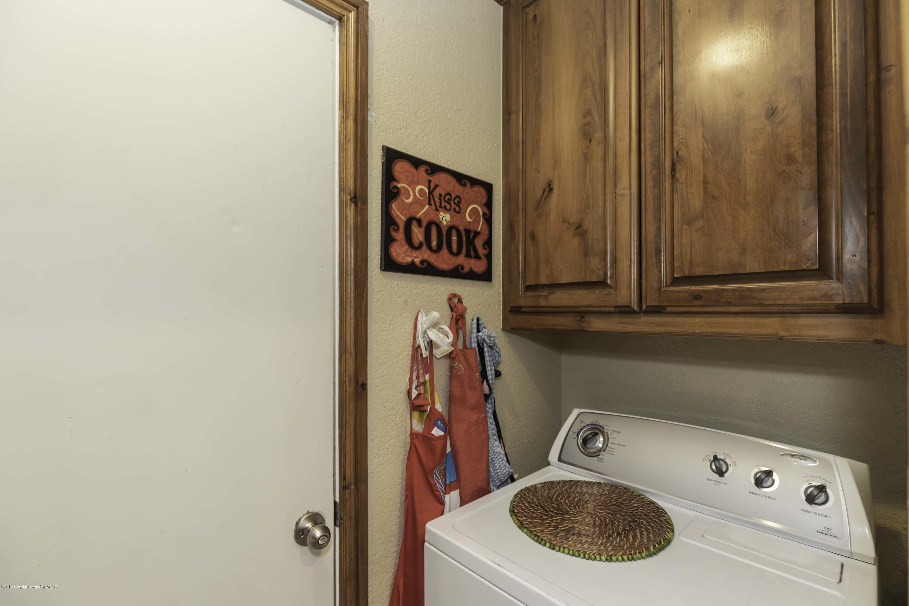 5308 Wheeler Lane Amarillo, TX 79110 - Photo 33 of 41 a utility room with dryer and washer