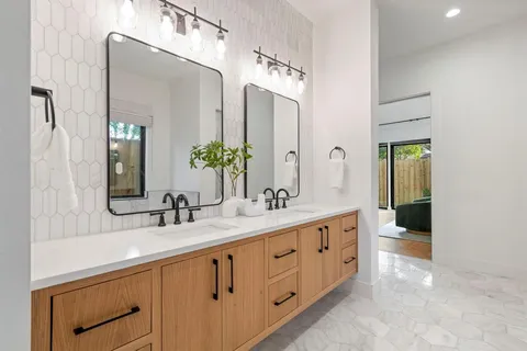 $1,599,000 | 6008 Kenwood Avenue, Dallas, TX 75206