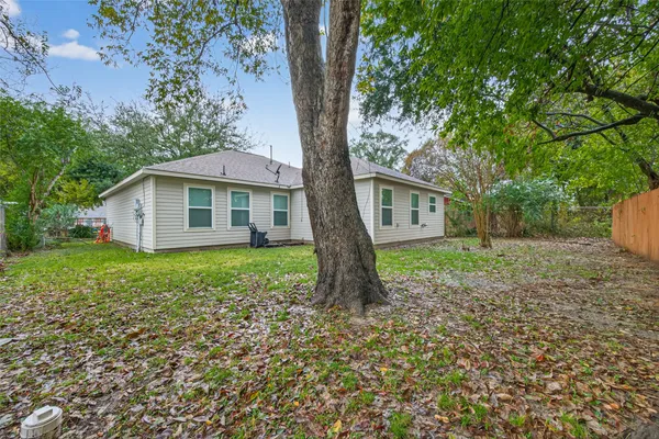 a view of a house with yard and tree s