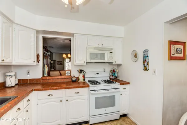 $450,000 | 258 Grassmere Court, Aberdeen, NJ 07747