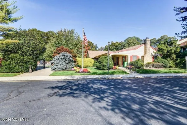 $450,000 | 258 Grassmere Court, Aberdeen, NJ 07747