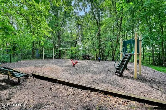 $450,000 | 258 Grassmere Court, Aberdeen, NJ 07747