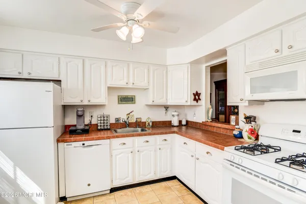 $450,000 | 258 Grassmere Court, Aberdeen, NJ 07747