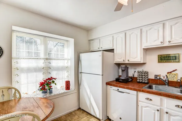 $450,000 | 258 Grassmere Court, Aberdeen, NJ 07747