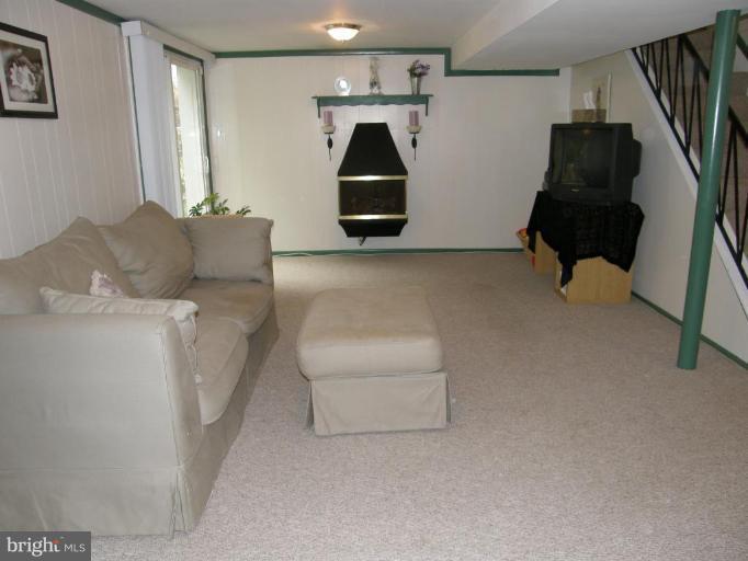 6221 Commons Road Rosedale, MD 21237 - Photo 19 of 27 a living room with furniture and a couch