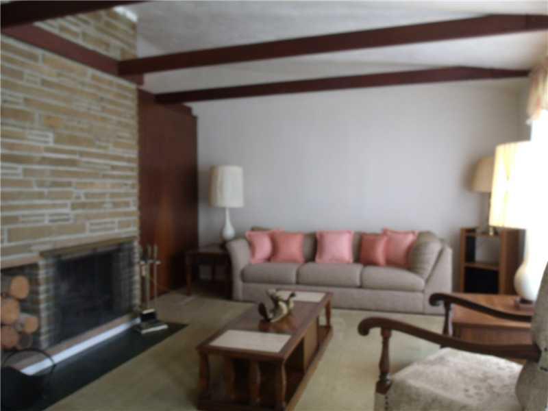 25 Riviera Road Plum, PA 15239 - Photo 3 of 13 Living Room.
