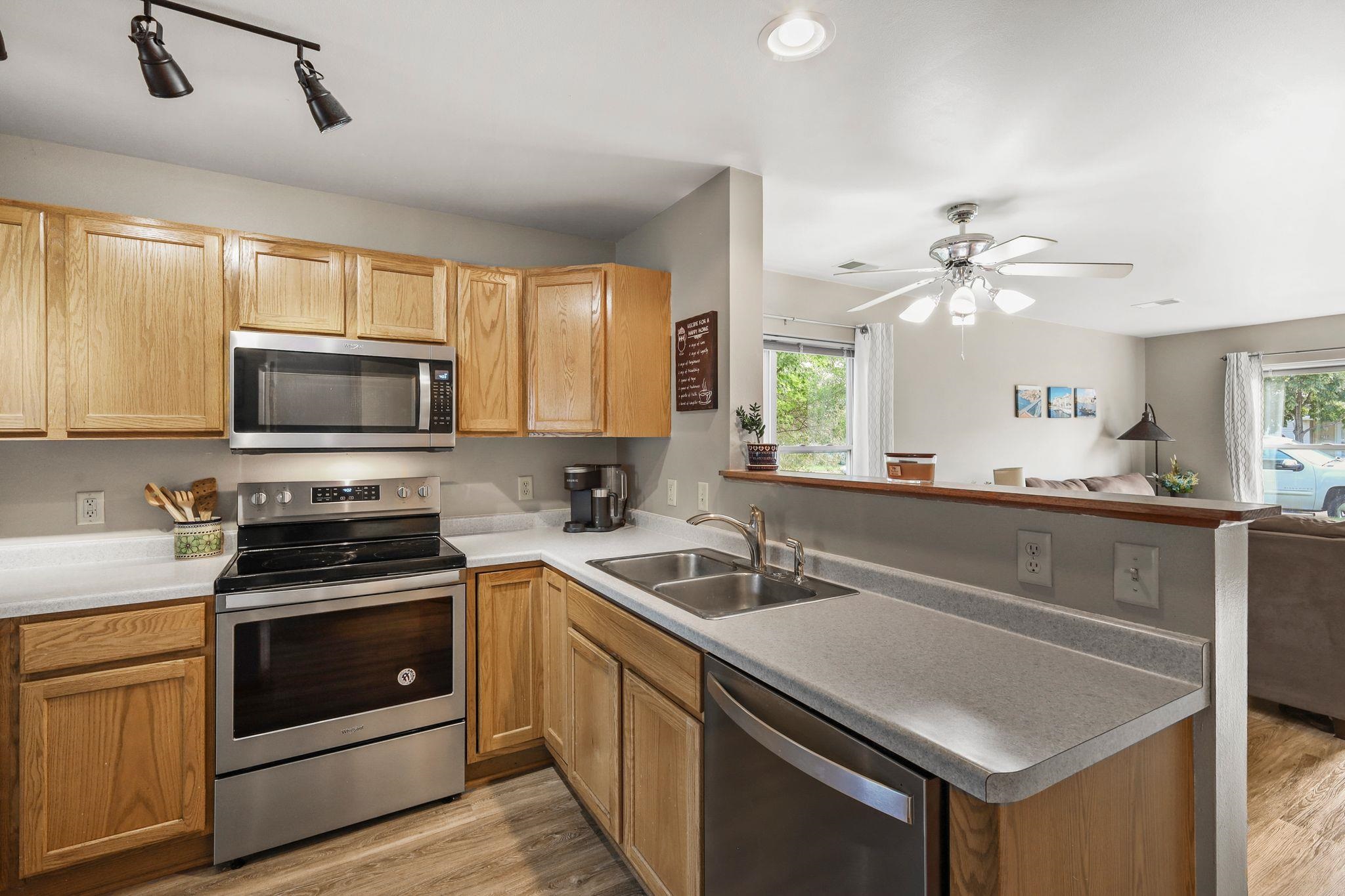207 South Musket Ridge Drive Sun Prairie, WI 53590 - Photo 8 of 32 Gallery Image 8