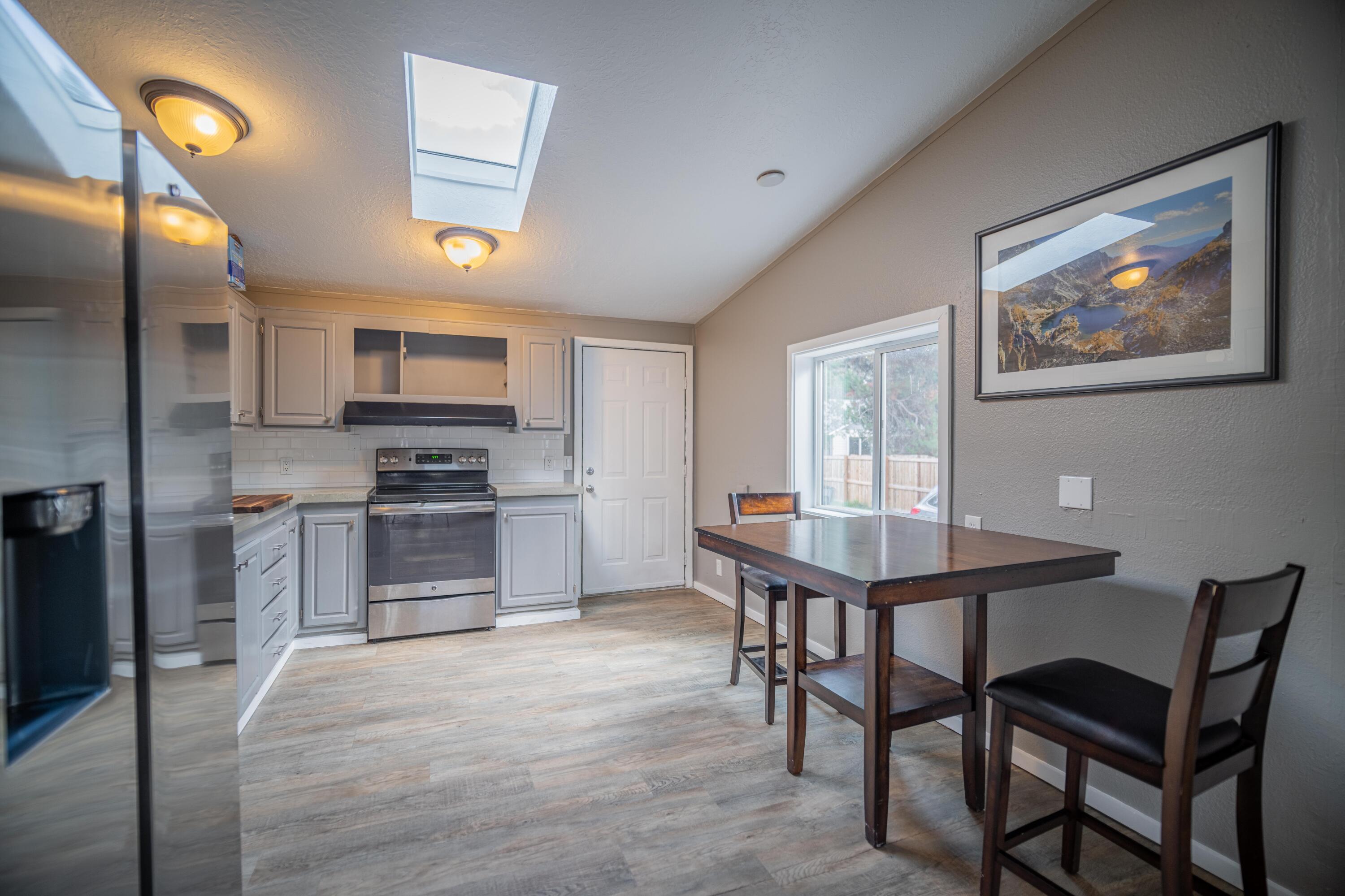 55822 Swan Road Bend, OR 97707 - Photo 6 of 23 06
