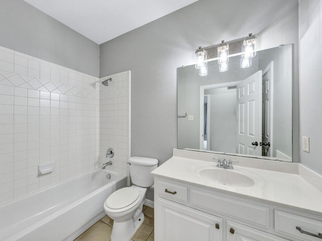 920 Ethan Road Argyle, TX 76226 - Photo 26 of 40 Upstairs Bathroom 1