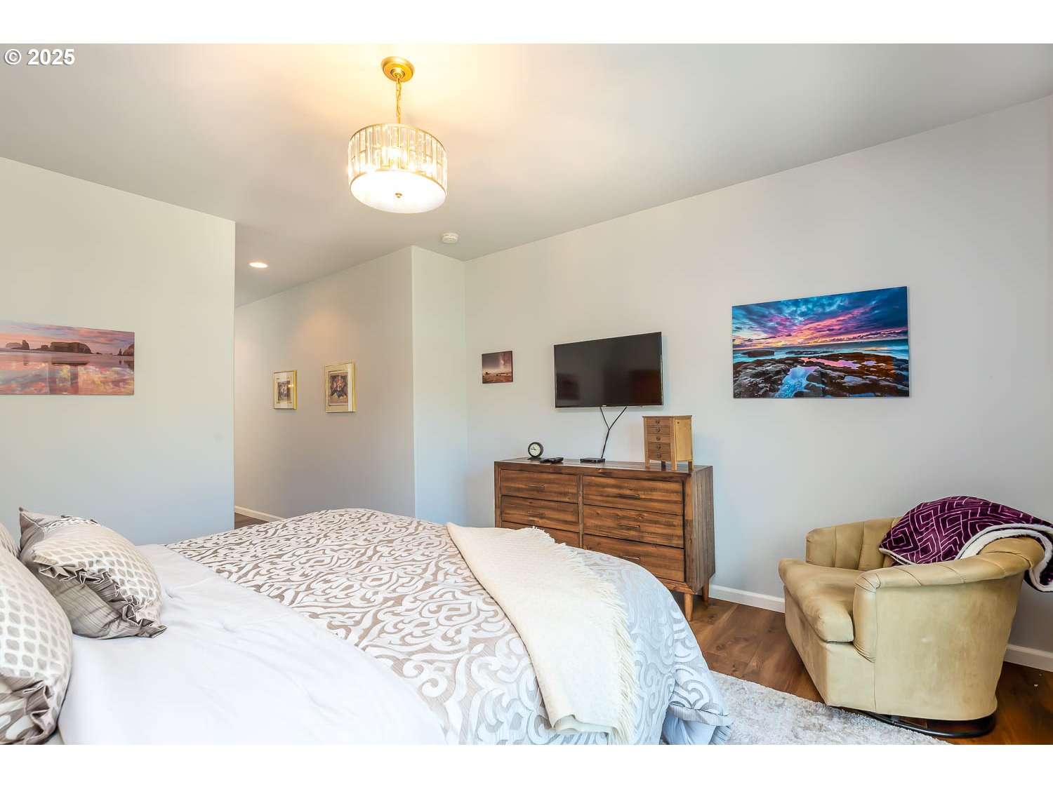 8413 Forest Ridge Loop Redmond, OR 97756 - Photo 17 of 40 a bedroom with a bed and a flat screen tv