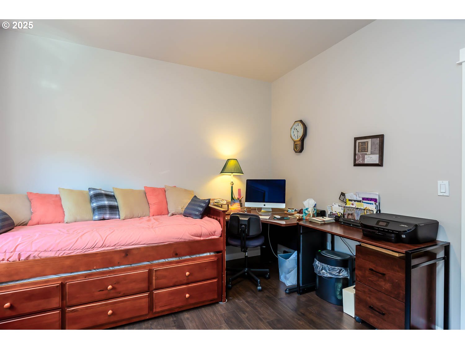 8413 Forest Ridge Loop Redmond, OR 97756 - Photo 25 of 40 a bedroom with a bed and a desk