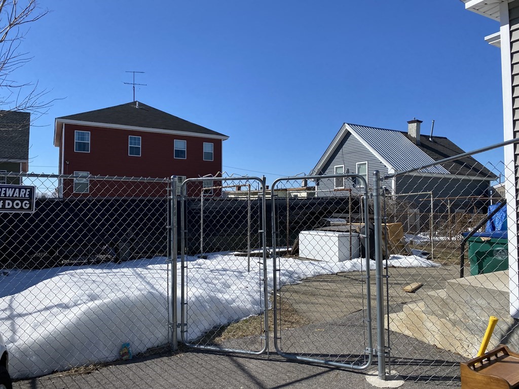 285 High Street Lowell, MA 01852 - Photo 4 of 8 a front view of a house