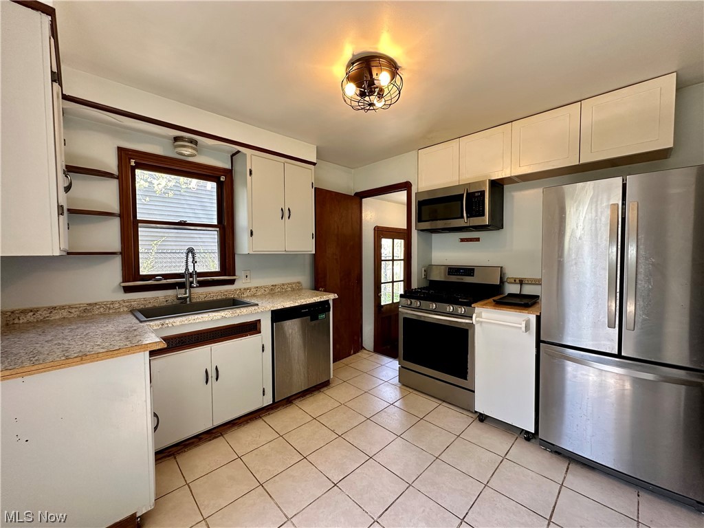 4534 East Berwald Road Cleveland, OH 44121 - Photo 9 of 35 Gallery Image 9