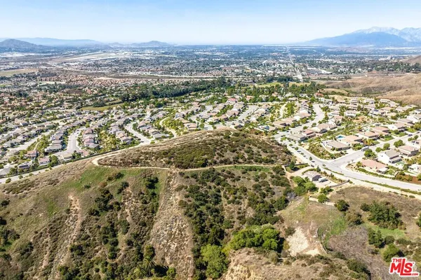 a view of an outdoor space