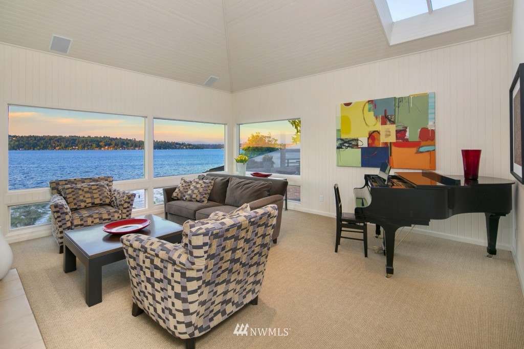 8746 Sand Point Way Northeast Seattle, WA 98115 - Photo 2 of 25 Gallery Image 2