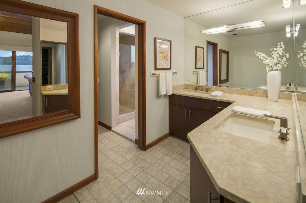 8746 Sand Point Way Northeast Seattle, WA 98115 - Photo 11 of 25 Gallery Image 11