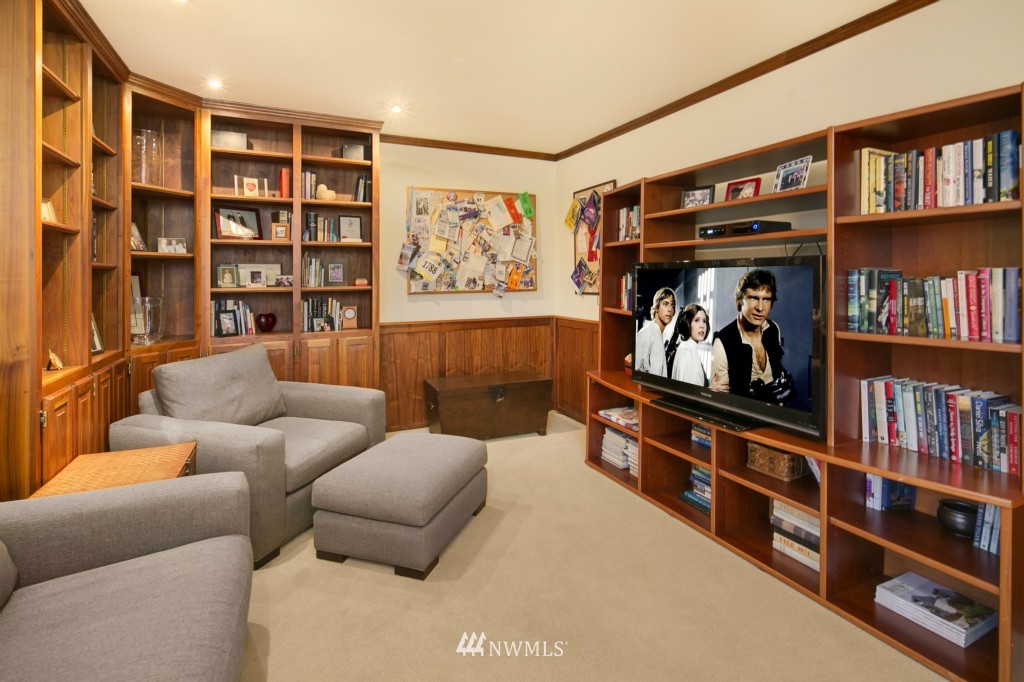 8746 Sand Point Way Northeast Seattle, WA 98115 - Photo 12 of 25 Gallery Image 12