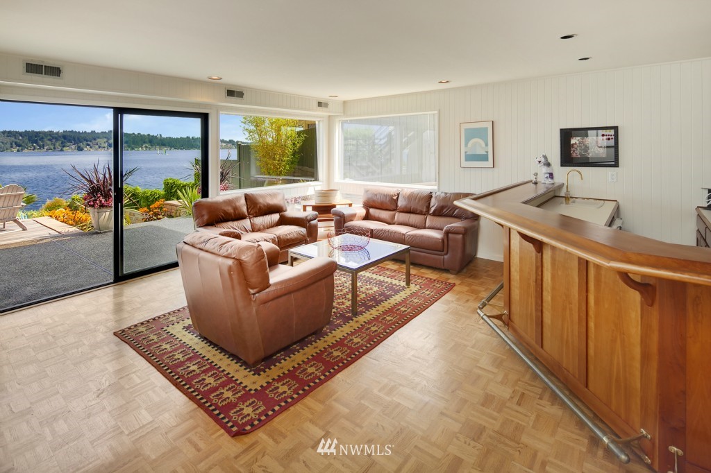 8746 Sand Point Way Northeast Seattle, WA 98115 - Photo 13 of 25 Gallery Image 13