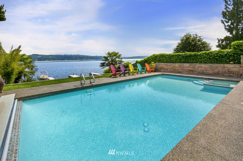 8746 Sand Point Way Northeast Seattle, WA 98115 - Photo 15 of 25 Gallery Image 15