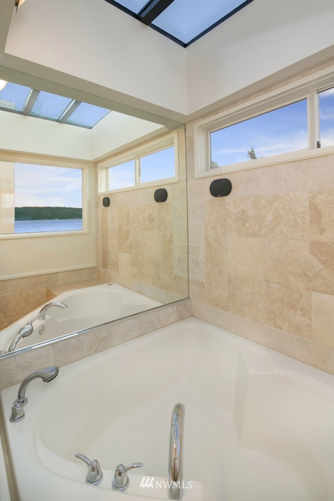 8746 Sand Point Way Northeast Seattle, WA 98115 - Photo 18 of 25 Gallery Image 18
