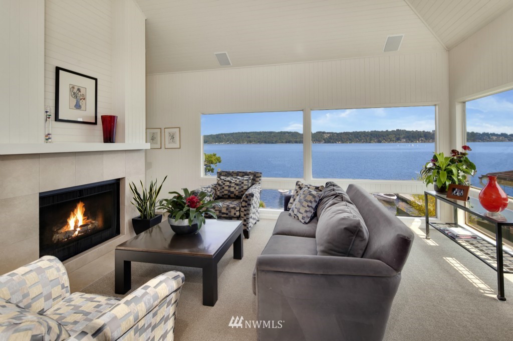 8746 Sand Point Way Northeast Seattle, WA 98115 - Photo 3 of 25 Gallery Image 3