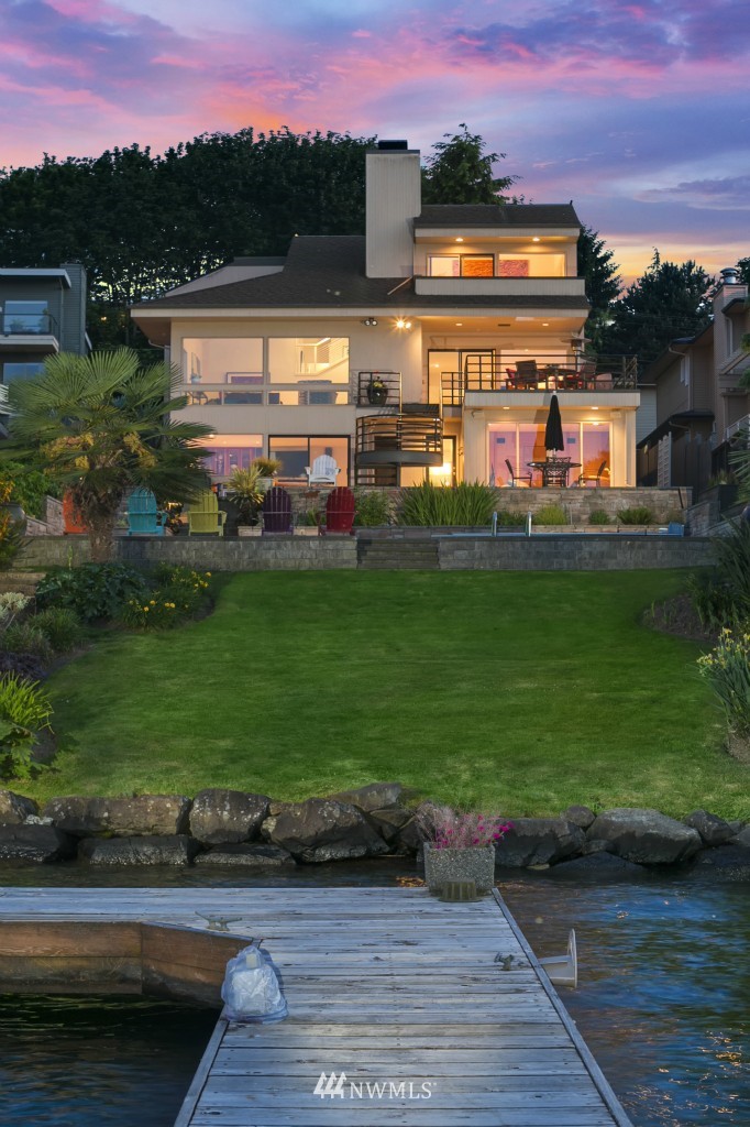 8746 Sand Point Way Northeast Seattle, WA 98115 - Photo 23 of 25 Gallery Image 23