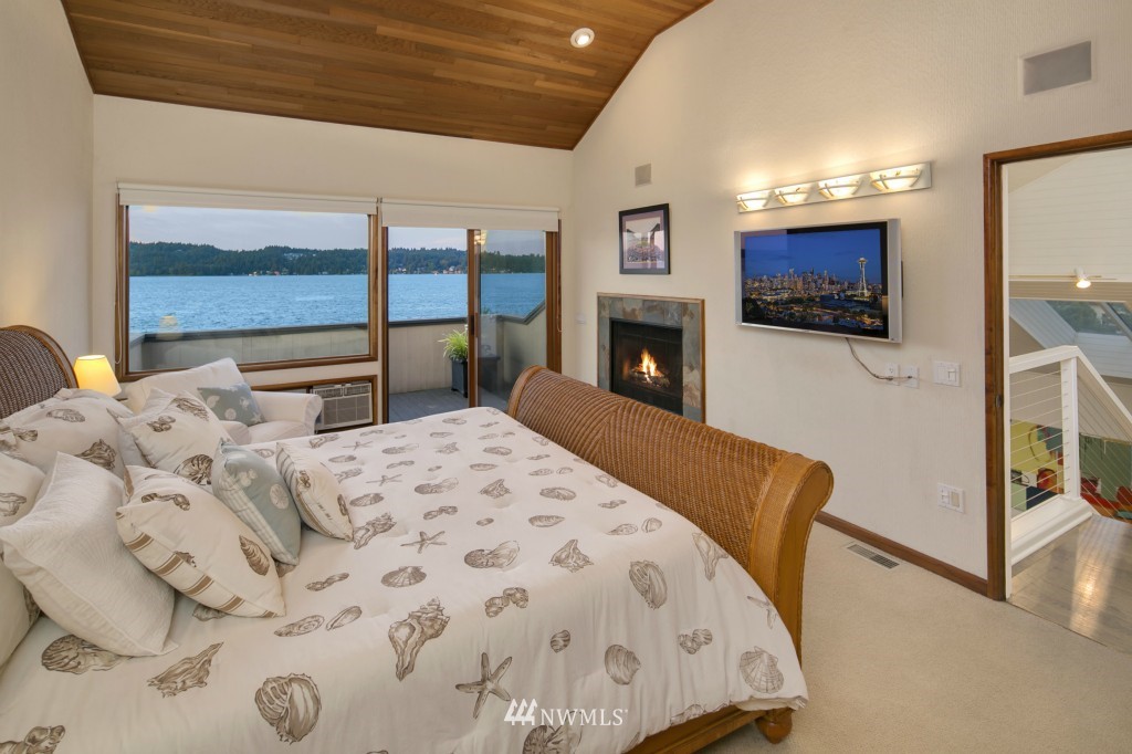 8746 Sand Point Way Northeast Seattle, WA 98115 - Photo 10 of 25 Gallery Image 10
