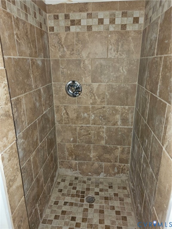 916 Brantley Road Richmond, VA 23235 - Photo 7 of 8 Full bath featuring a tile shower