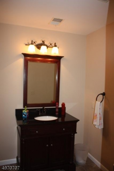 147 Castle Ridge Drive East Hanover, NJ 07936 - Photo 10 of 15