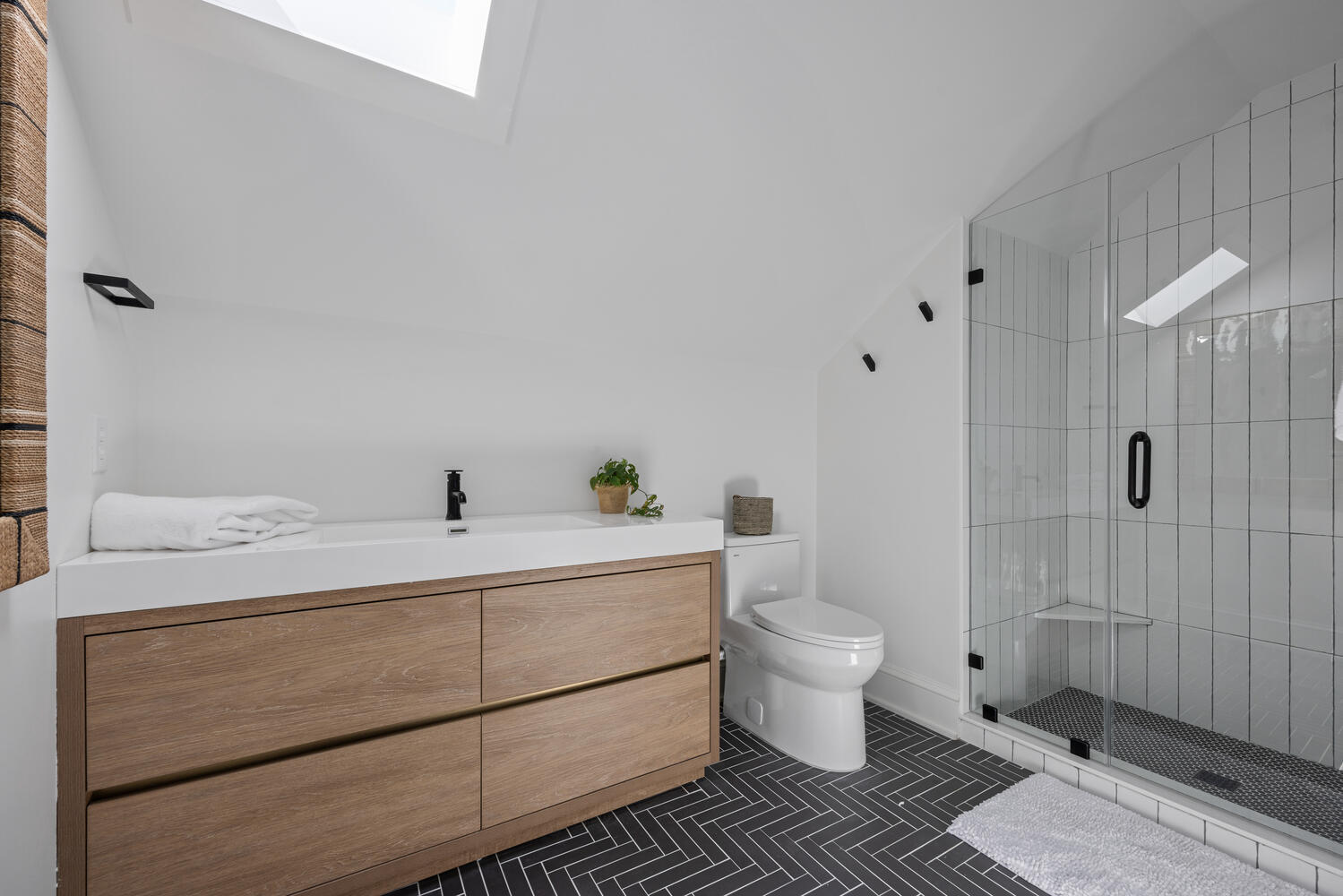 232 Delahow Street Daniel Island, SC 29492 - Photo 76 of 105 Ensuite to Guest Room Seven