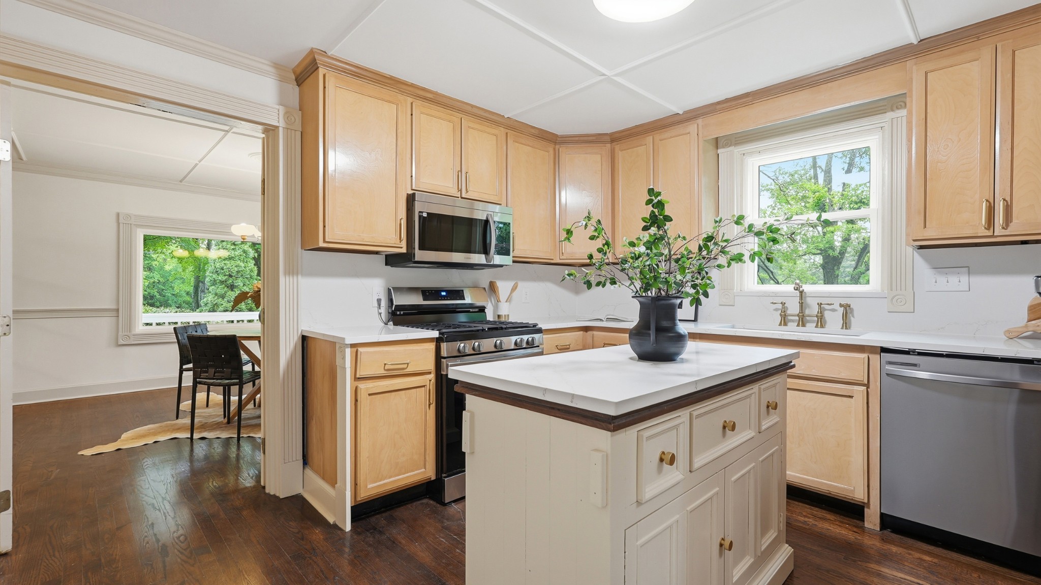 229 Franklin Limestone Road Nashville, TN 37217 - Photo 15 of 41 a kitchen with a stove a sink a microwave a dining table and chairs