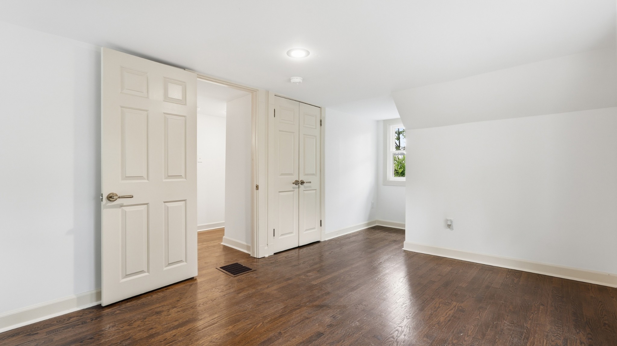229 Franklin Limestone Road Nashville, TN 37217 - Photo 31 of 41 an empty room with wooden floor