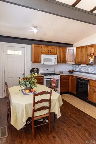 $250,000 | 2175 Lone Wolf Drive, Cuba, MO 65453