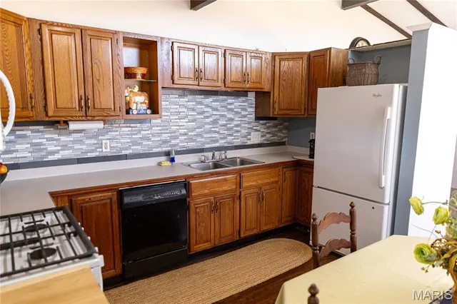 $250,000 | 2175 Lone Wolf Drive, Cuba, MO 65453