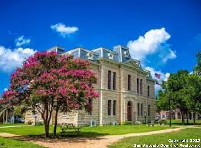 $434,900 | 101 East Eli Chandler, Blanco, TX 78606