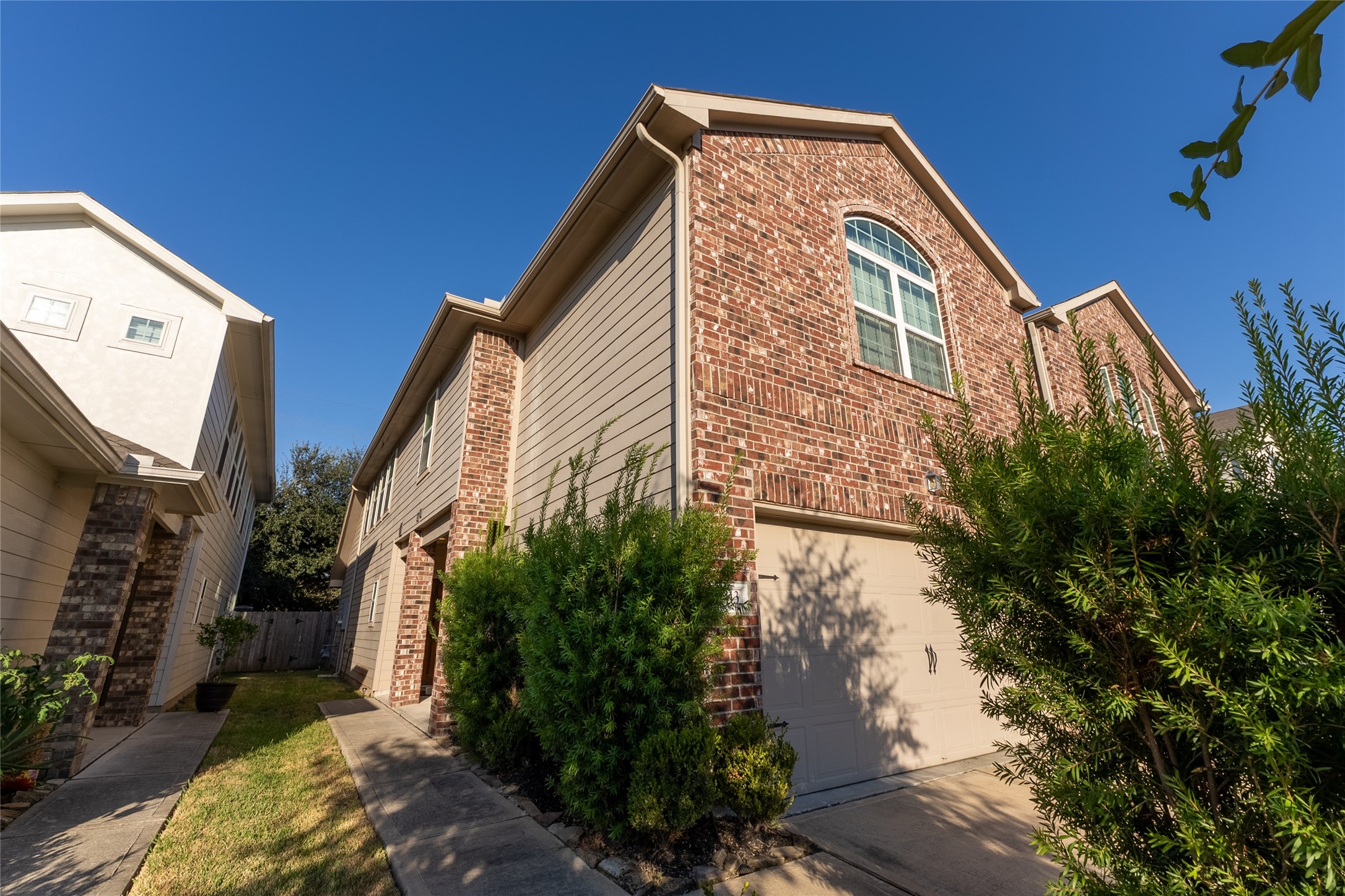11413 Hackmatack Way Houston, TX 77066 - Photo 2 of 33