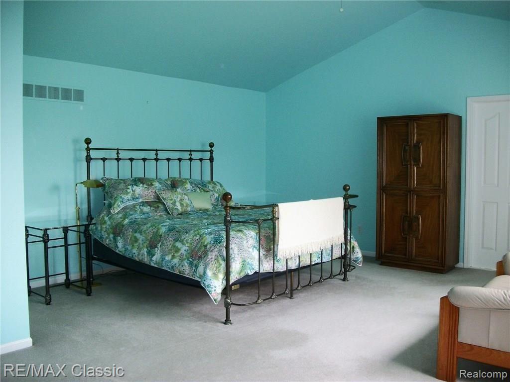 905 Loggers Circle Rochester, MI 48307 - Photo 25 of 36 103_1942.jpg