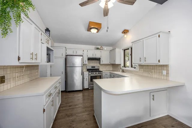 $363,700 | 2194 Oak Hollow Drive, Jenison, MI 49428