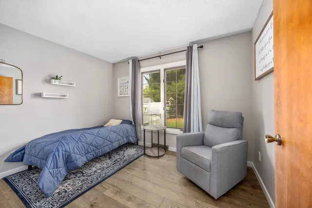 $363,700 | 2194 Oak Hollow Drive, Jenison, MI 49428