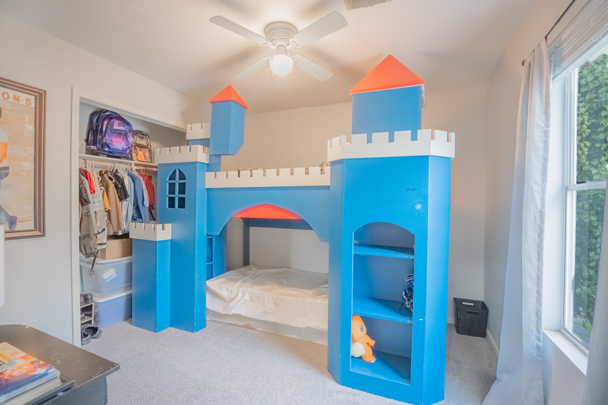 2322 Hadden Hollow Drive Houston, TX 77067 - Photo 22 of 28 a living room with furniture
