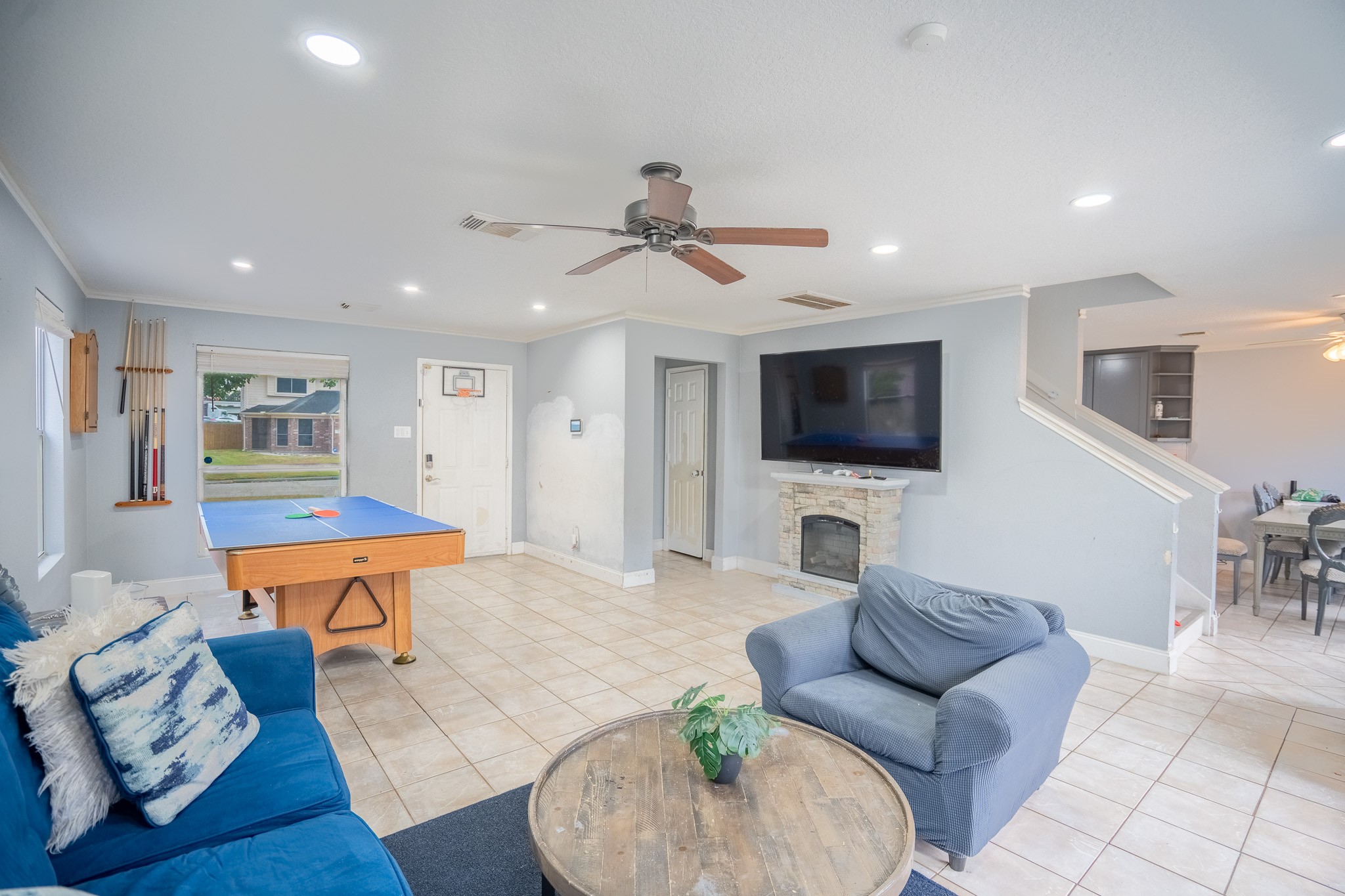 2322 Hadden Hollow Drive Houston, TX 77067 - Photo 6 of 28 a living room with furniture and a flat screen tv