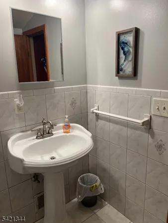 $3,295 | 77 Goldfinch Lane, West Milford, NJ 07421