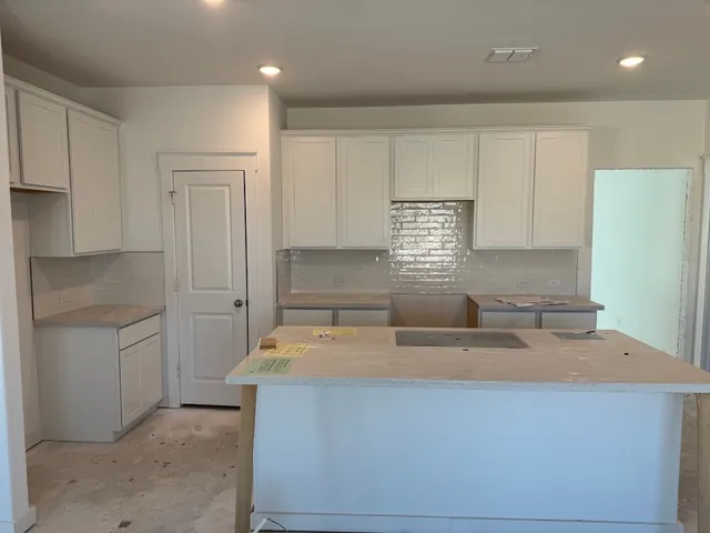 $333,990 | 412 Quail Convey Drive, Jarrell, TX 76537