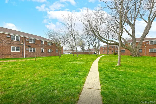 $315,000 | 7802 226th Street, Unit B | Oakland Gardens